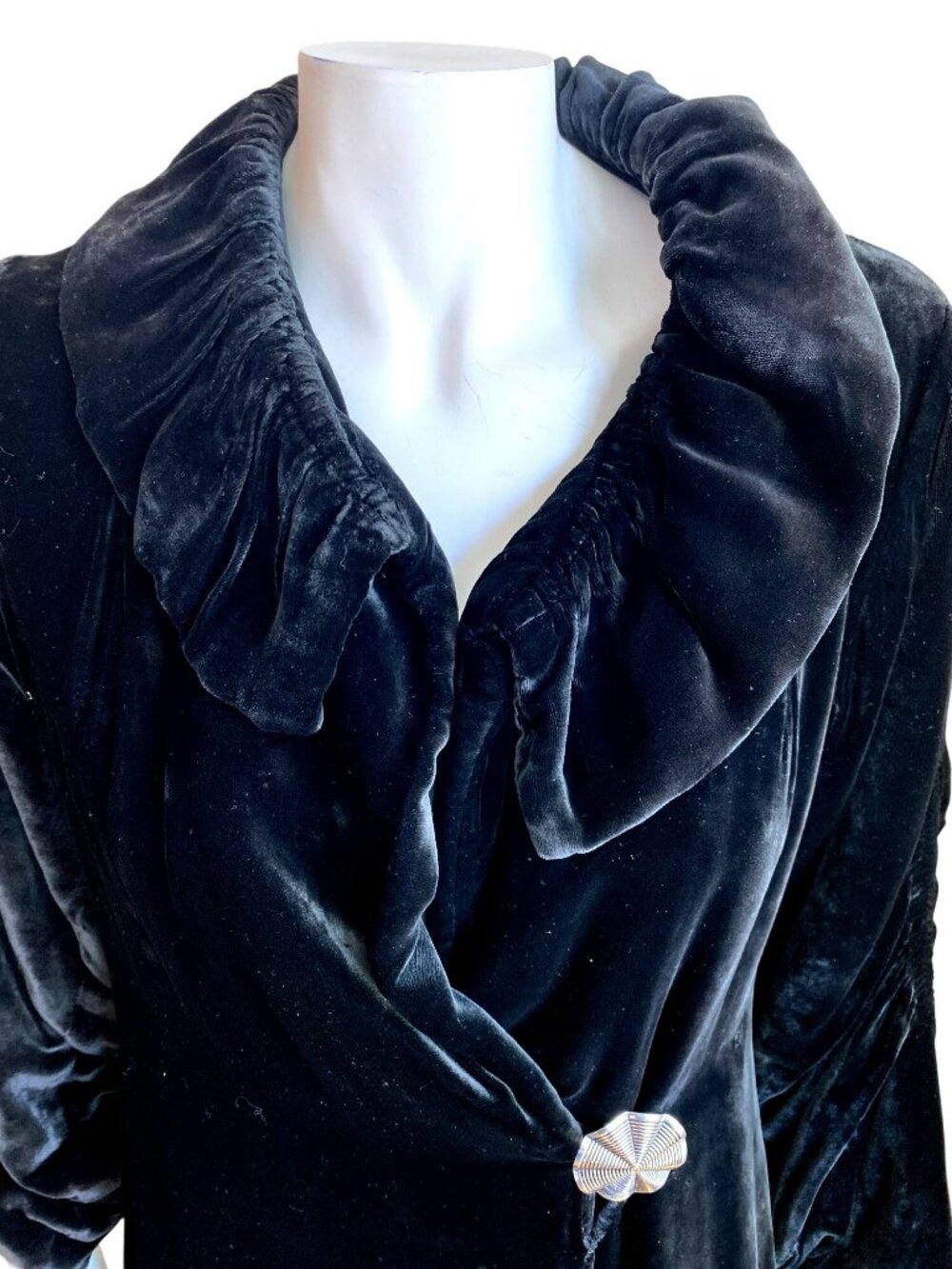 Art Deco Opera Coat Black Velvet Antique Silk Lining Great Buttons Small 1933/34 - Picture 9 of 14